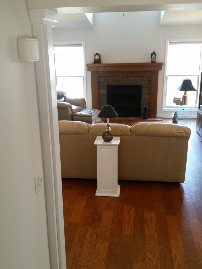 A view from inside foyer with the decorative corner.